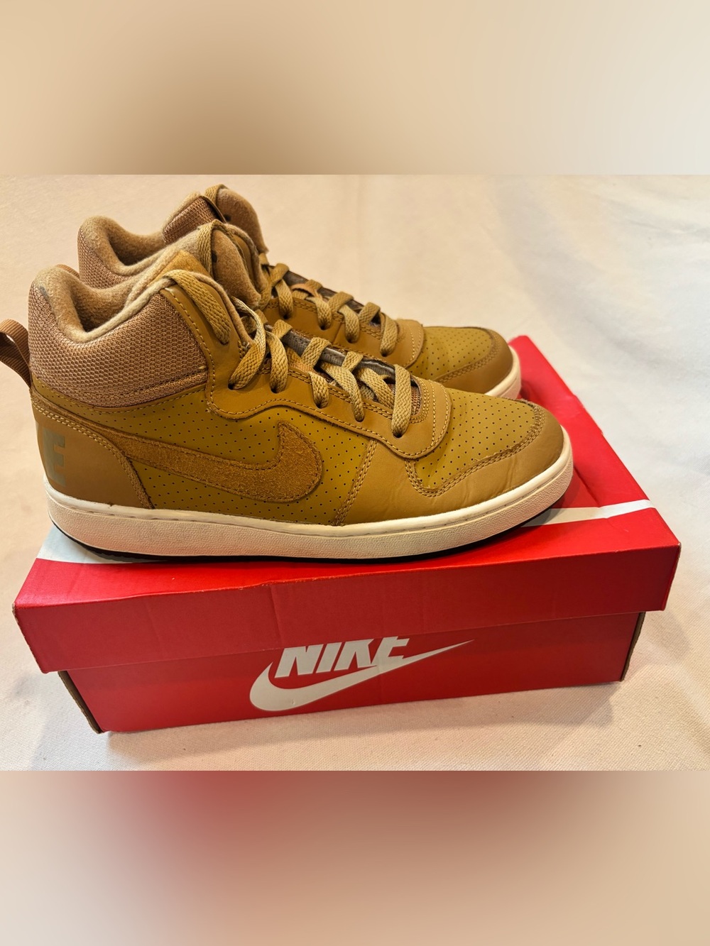 Nike Court Borough Mid GS - Wheat/Tan Suede sneakers - Youth 6.5 NEW WITH BOX